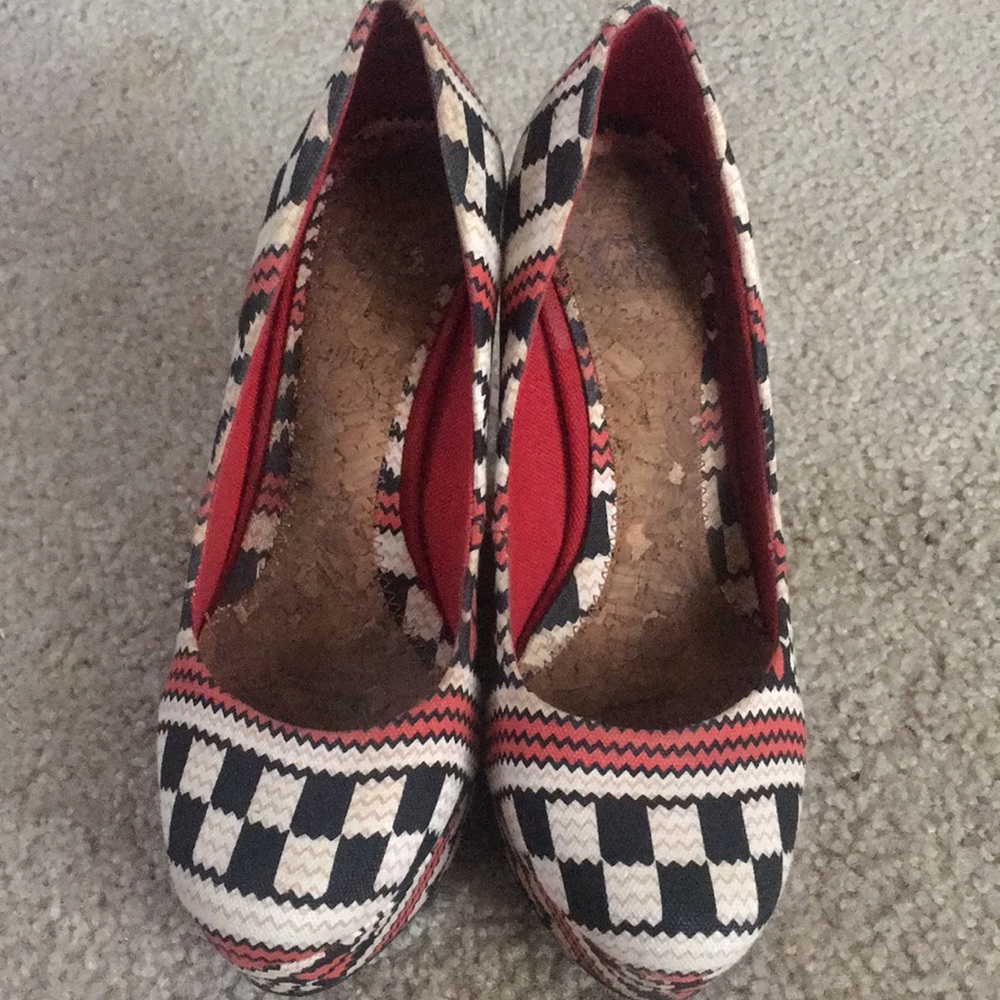 GB- Gianni Bini wedges